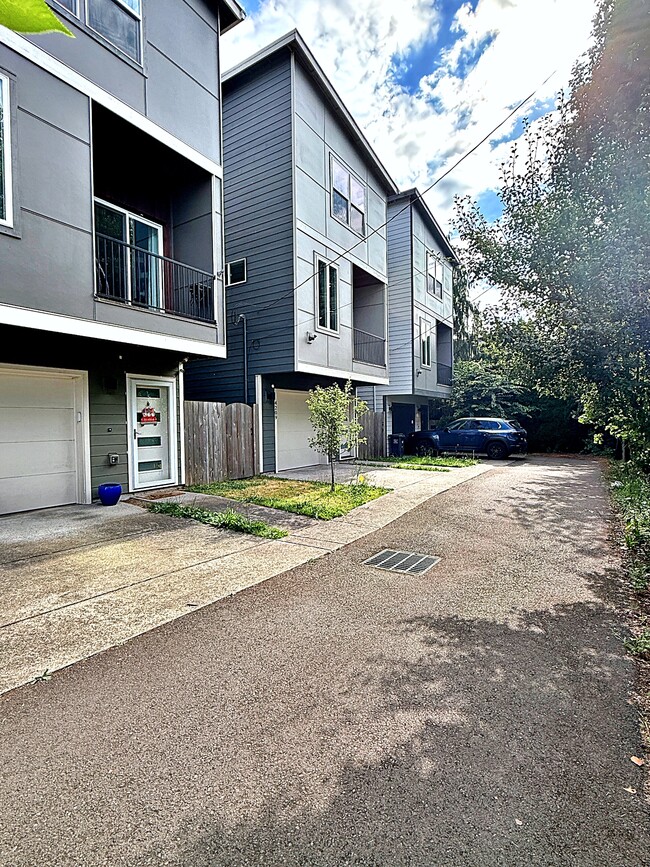 Building Photo - 4209 SE 80th Ave