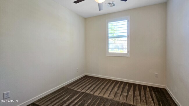 Foto del edificio - 20804 W Meadowbrook Ave