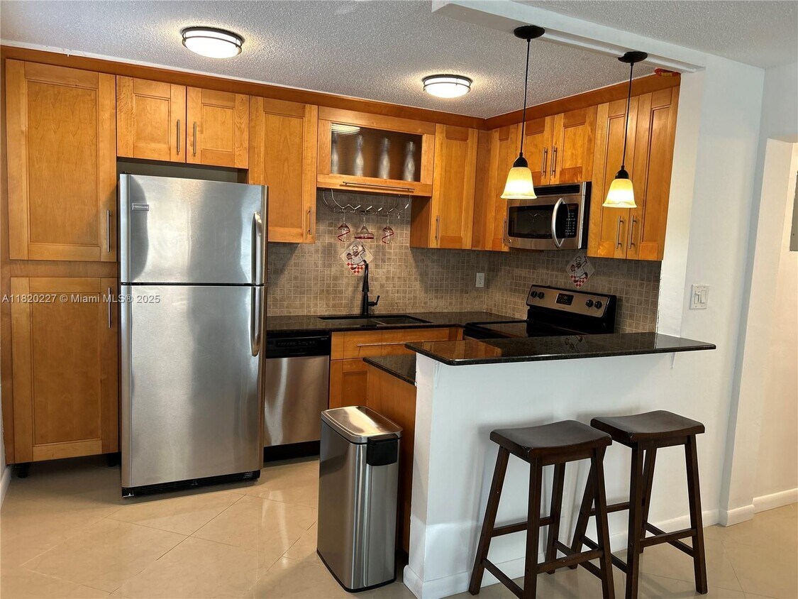 Foto principal - 2862 NE 32nd St