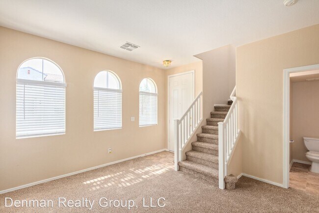 Building Photo - 4 br, 2.5 bath House - 1515 E. Bloch Rd.