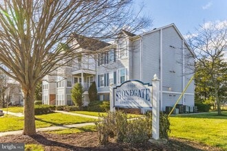 Building Photo - 7678 Gladstone Rd
