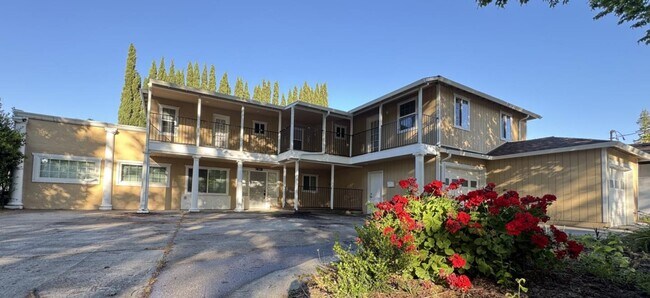 Foto del edificio - 7610 Miller Ave