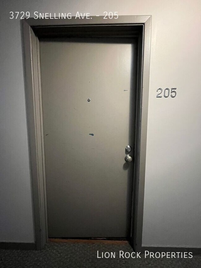 Building Photo - Your Contemporary Haven in Minneapolis for...