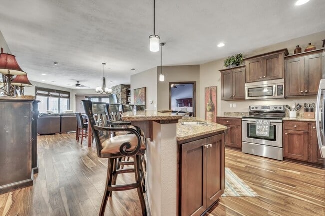 Foto del edificio - 445 240th Ave