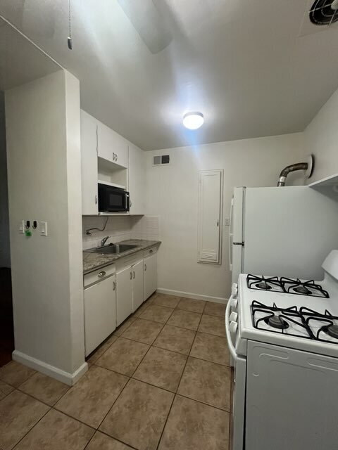 Foto del edificio - 1 bed 1 bath unit available close to downtown Tracy