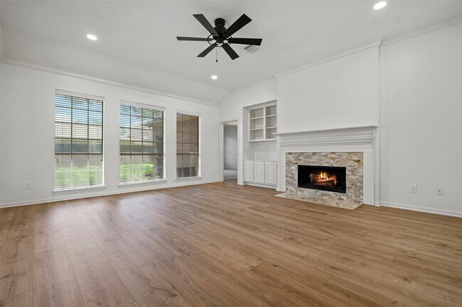 Foto del edificio - 15106 Vista Heights Dr