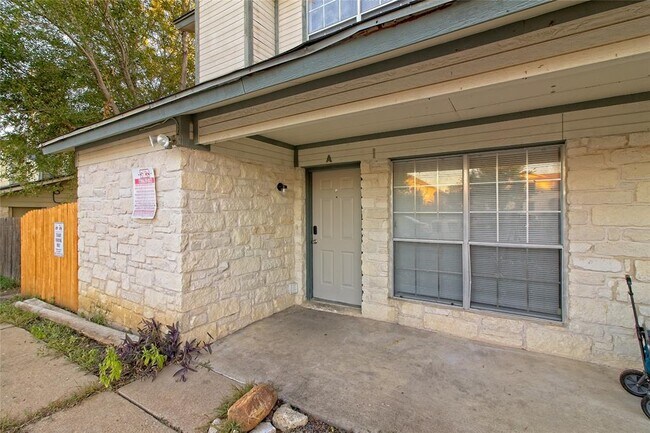 Foto del edificio - 2211 Creekside Ln