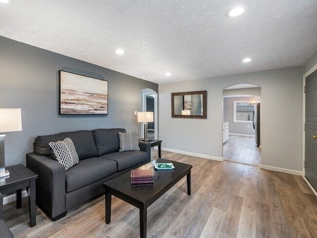 Building Photo - Cozy 3 Bed 2 Bath Updated Home!