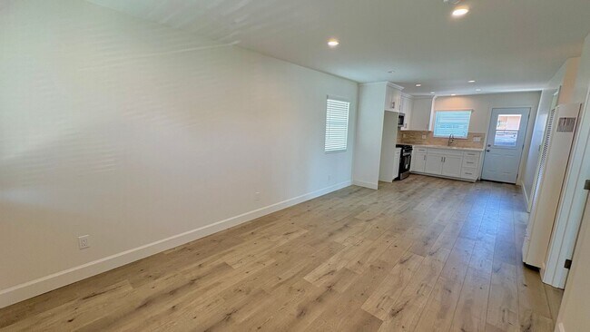 Foto del edificio - 4744-46 W. 160TH ST.