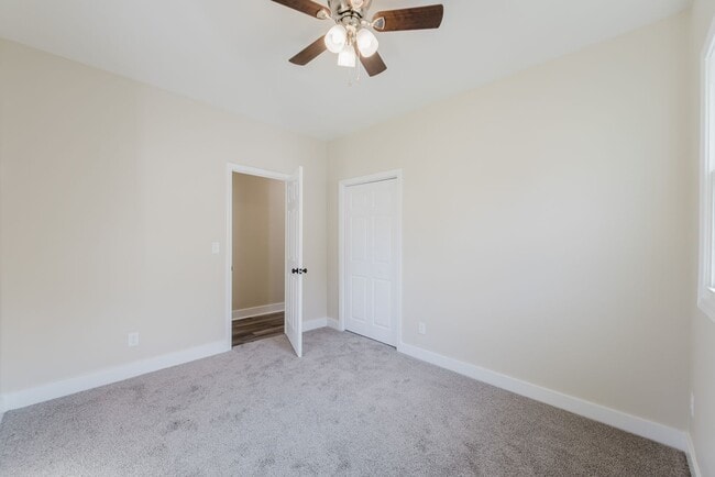 Building Photo - Beautiful Renovated 3 Bedroom and 2 Bathro...