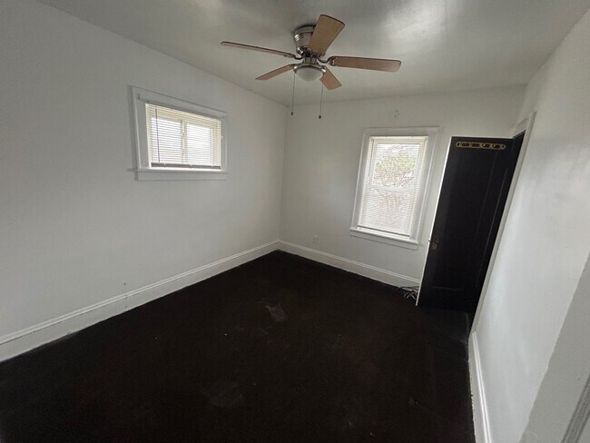 Building Photo - 4067 E 143rd St