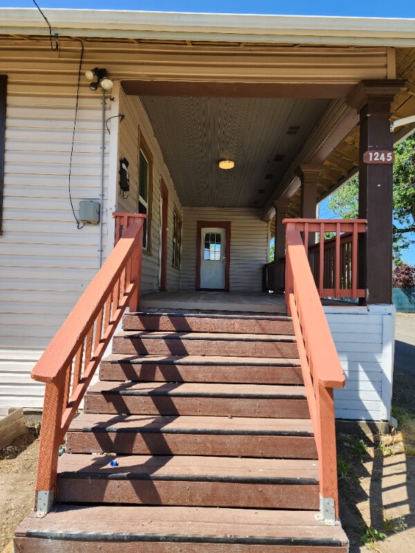 Primary Photo - 1245 Waller St SE