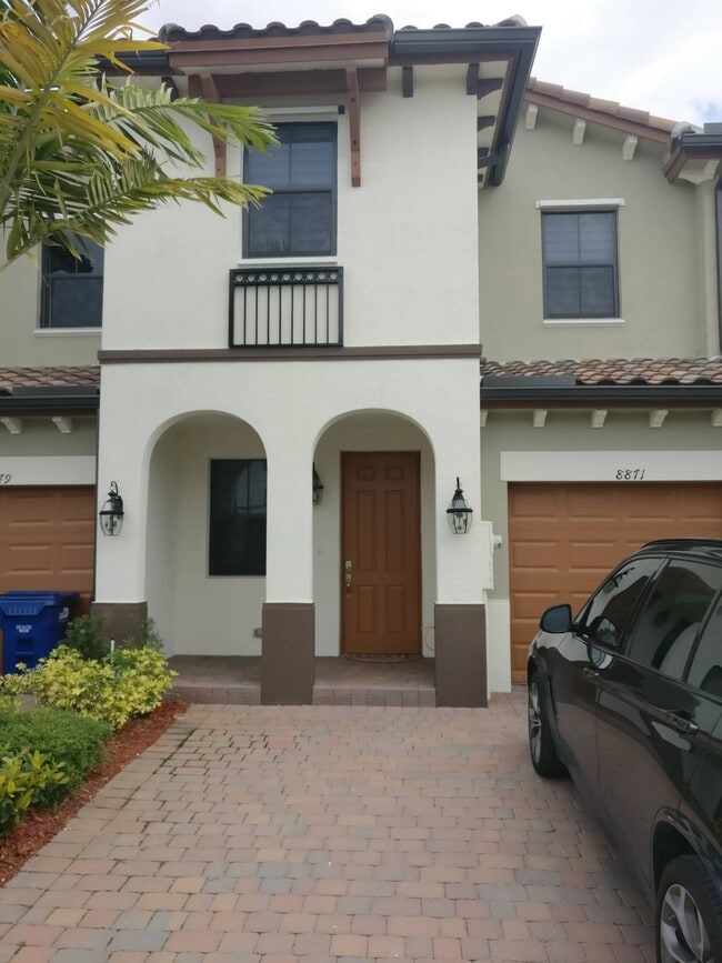 Foto del edificio - 8871 NW 102nd Ct