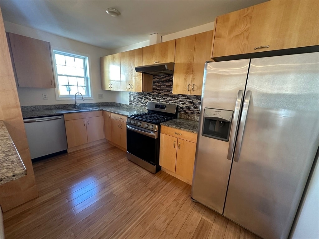 161163163 Spruce St Unit 1, Lawrence, MA 01841 Room for Rent in
