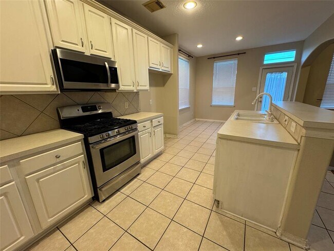 Foto del edificio - 3335 Southdown Dr