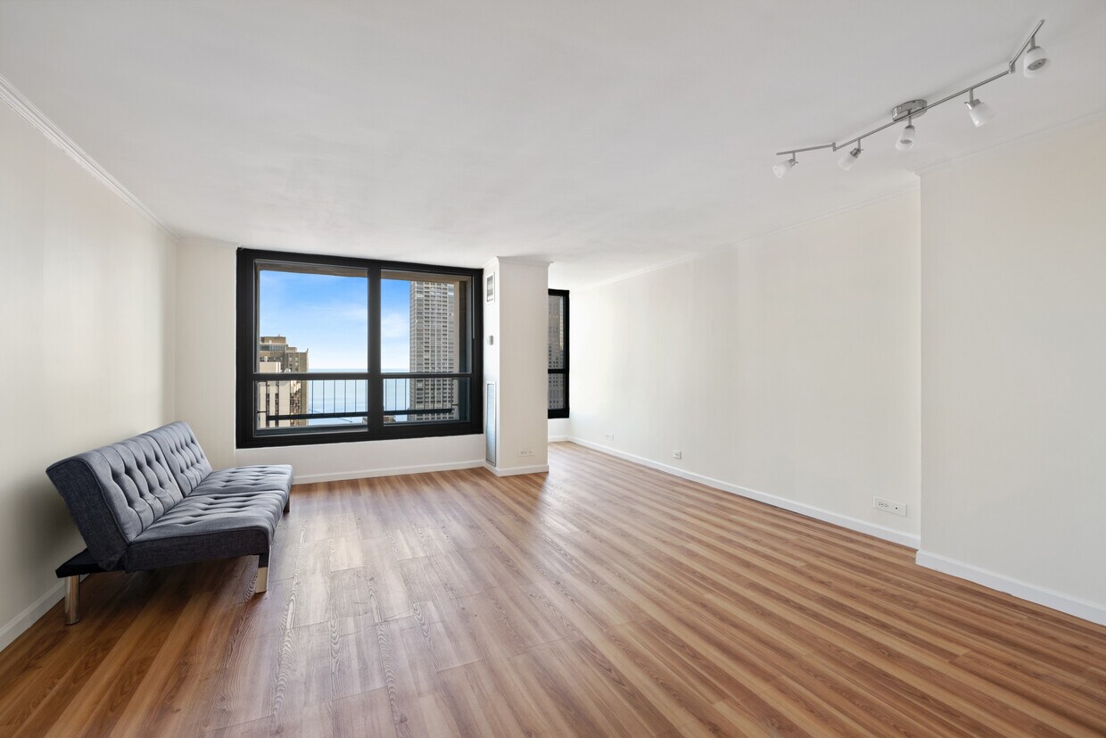 Foto principal - 1030 N State St