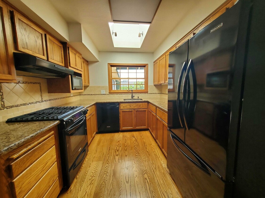 Building Photo - 276 Deepstone Dr