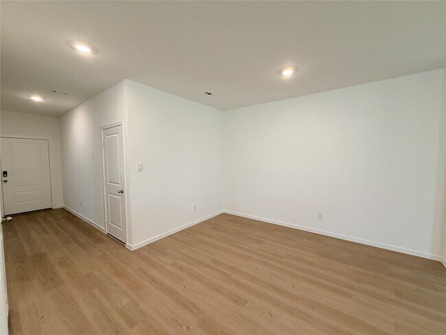 Building Photo - 1503 Knox Hill Path