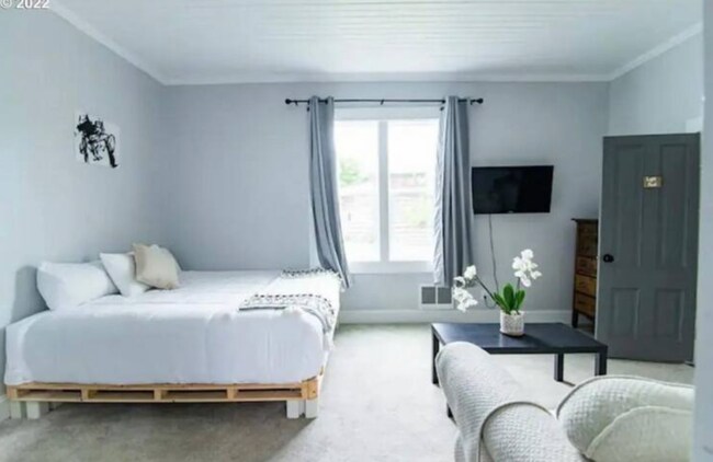 Building Photo - Top Floor One Bedroom with Breathtaking Br...