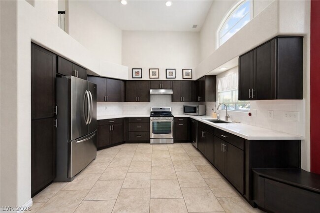 Foto del edificio - 3741 Climbing Rose St