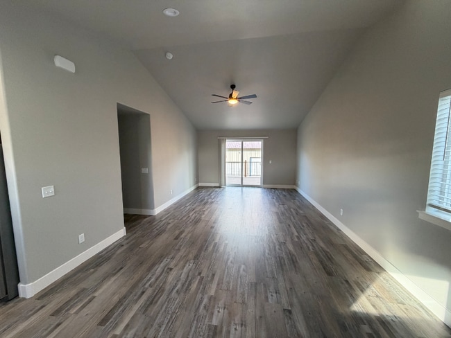 Building Photo - 1329 Lynn Ave