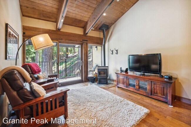 Building Photo - 3 br, 3 bath House - 2090 Chalet Road # 24