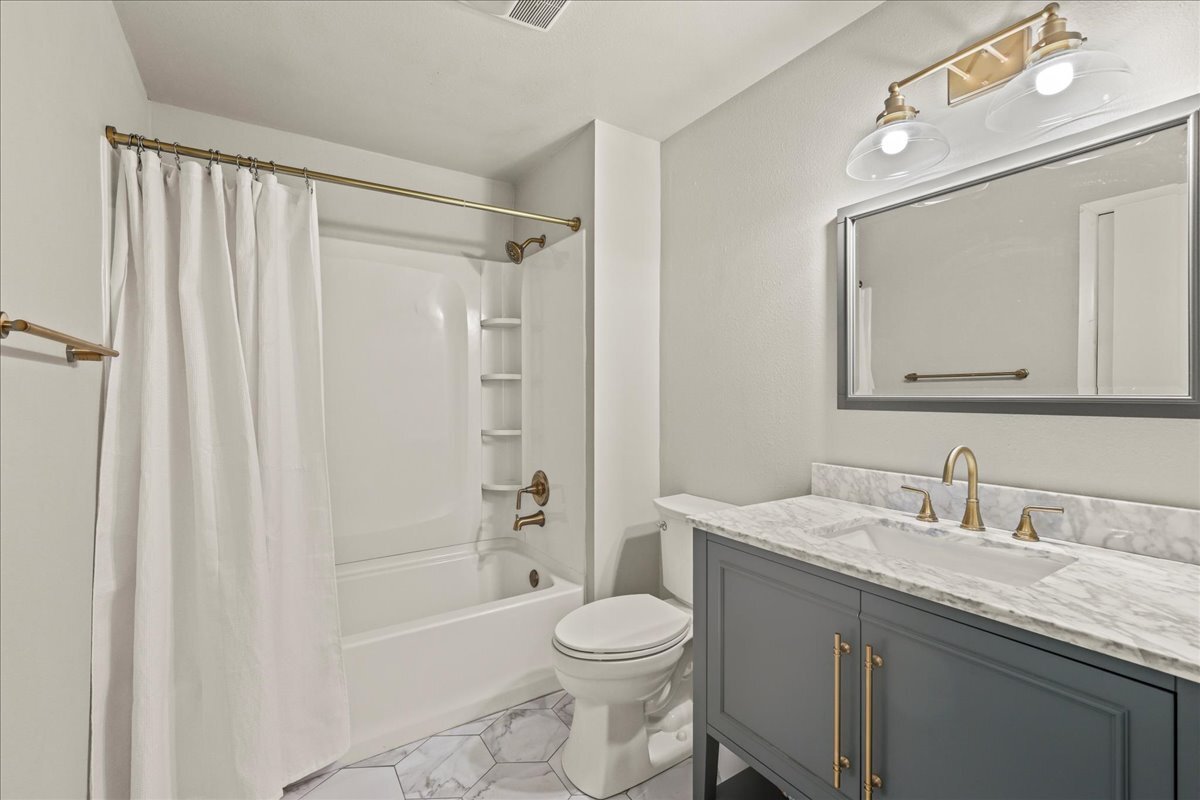 Foto principal - 15824 9th Ave SW