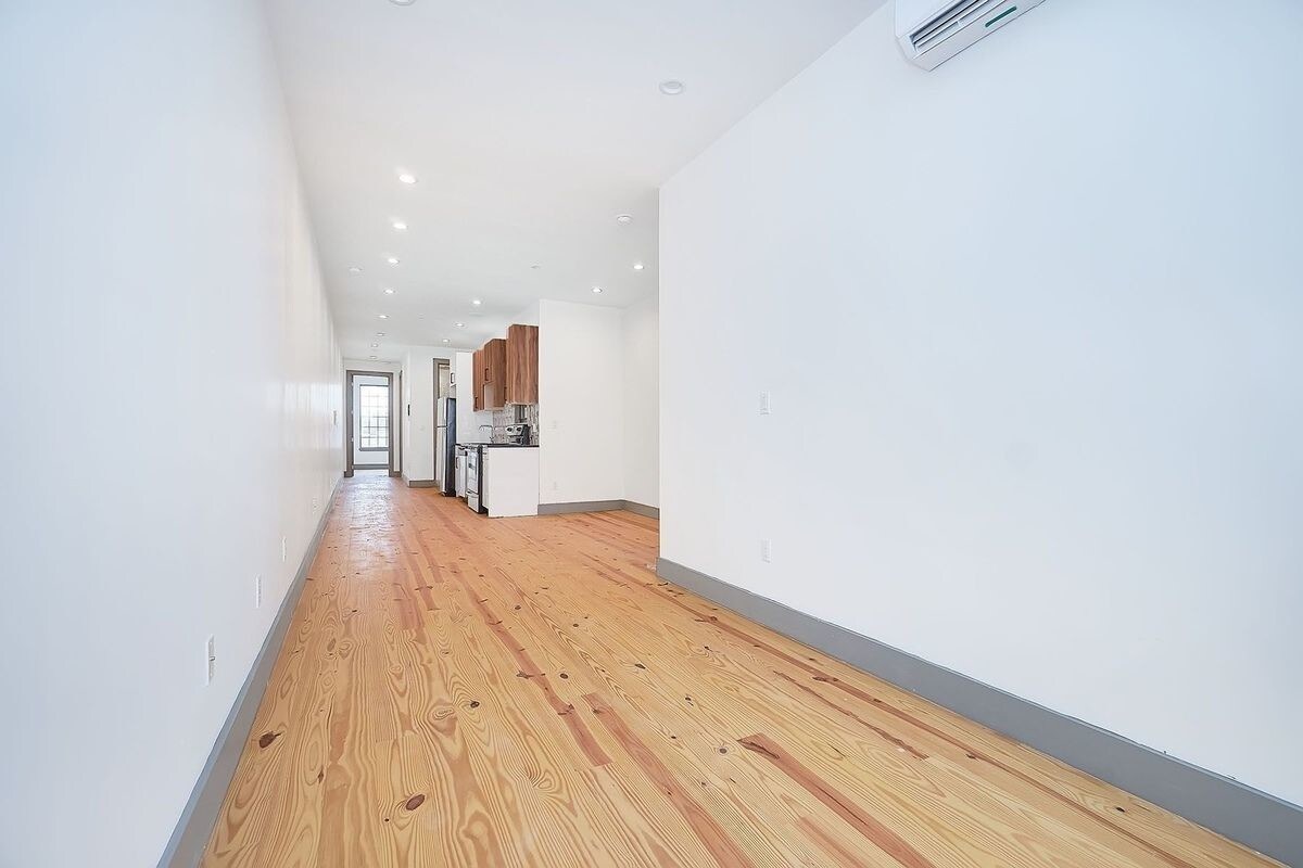 Primary Photo - 570 Evergreen Ave