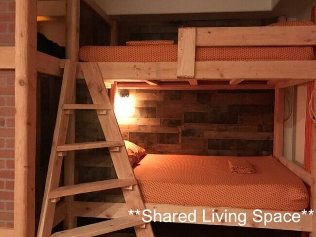 Building Photo - bedroom in Los Angeles CA 91601
