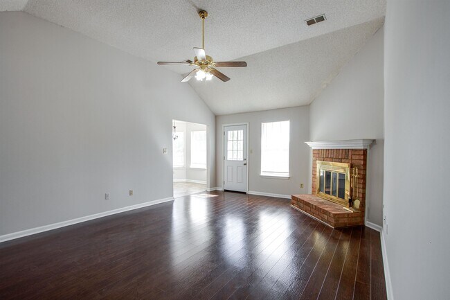 Foto del edificio - 4130 Long Creek Rd
