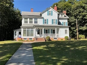 Building Photo - 2-2R Payan St