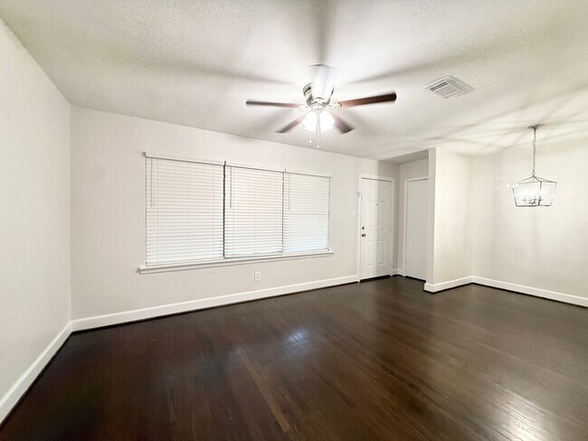 Foto del edificio - Beautiful and Spacious 4/1 Near Northside Elementary!