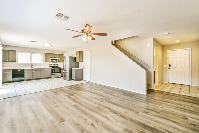 Building Photo - 2236 E Spruce Dr