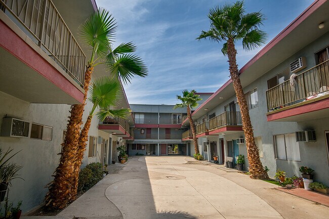 Building Photo - 8140 Langdon Ave