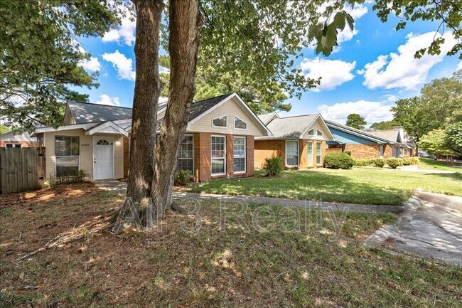 Building Photo - 2140 Meadowview Ct SE