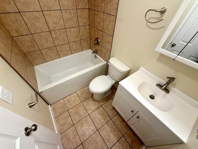 Foto del edificio - 1380 Cleveland St