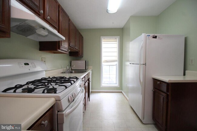 Foto del edificio - 10118 Oakton Terrace Rd