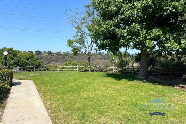Building Photo - 2498 Sendero Way