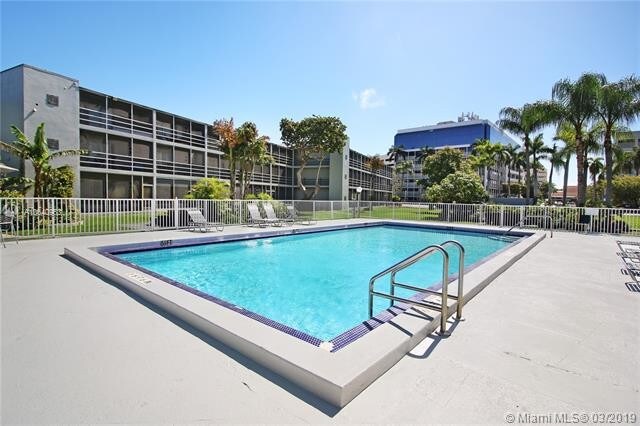 6273 Sunset Dr Unit D 17 South Miami Fl 33143 Apartment For Rent Building Photo 6273 Sunset Dr