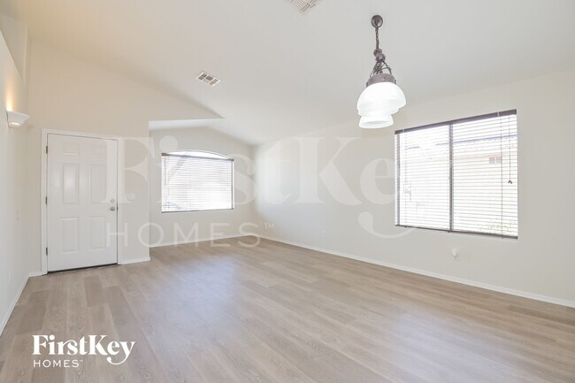 Foto del edificio - 6951 W Red Rock Dr