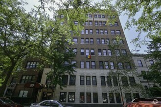 Building Photo - 817 W Lakeside Pl