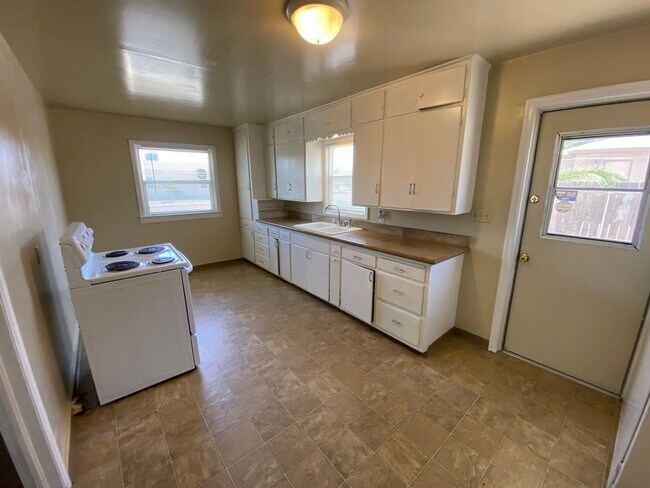 Building Photo - Charming 2 bedroom Reedley home for rent!