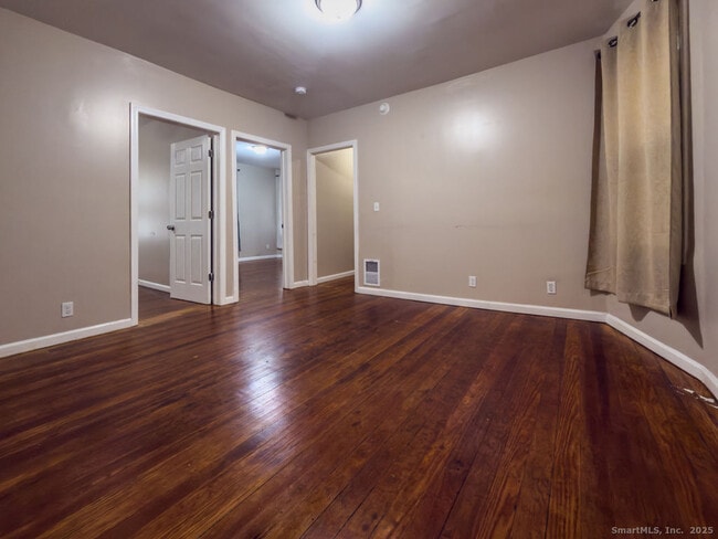 Building Photo - 19 Upson St