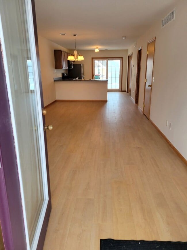 Foto del edificio - 2 Level Townhouse