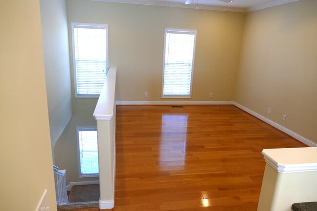 Building Photo - 104 Mahler Ave