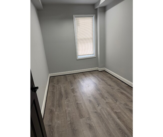 Building Photo - 1106 N Lakewood-BA AVAILABLE $750 W/BATH BA