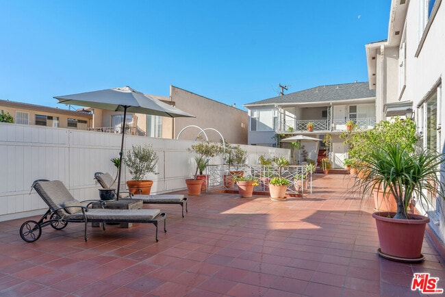 Foto del edificio - 1275 N Harper Ave