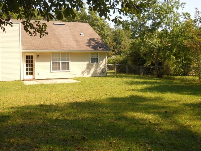 Building Photo - Adorable home conveniently located