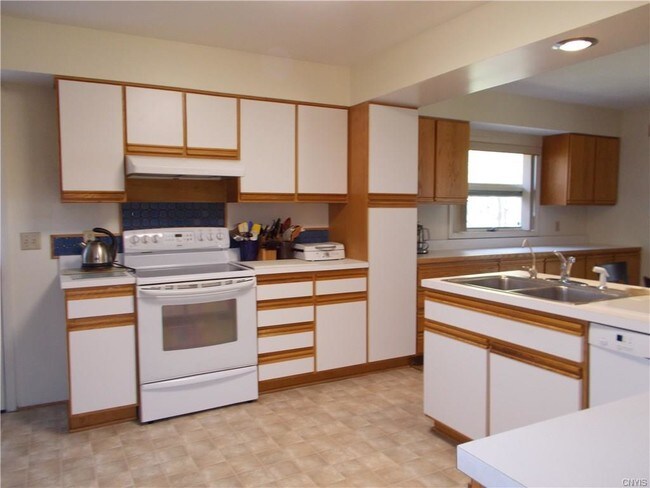 Building Photo - 47 Lake View Dr