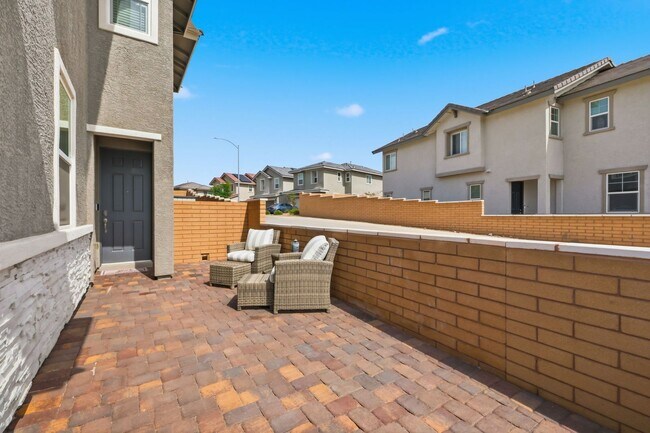 Foto del edificio - Elevated Living in Cadence – Model-Quality 3-Bedroom Home in Henderson’s Premier Master-Planned C...